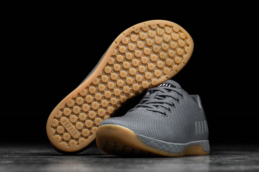 Dark Grey Gum Trainer XJ46682Nobull